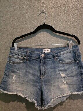 Meritage Distressed Denim Shorts – Size 31